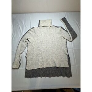 ATHLETA GREY AND CREME (TWO TONED) TURTLENECK LONG SLEEVE SWEATER SIZE SMALL